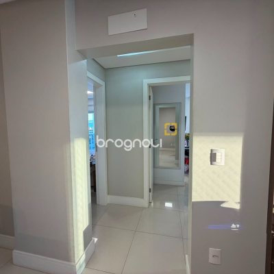 Apartamento com 119m², 3 quartos (sendo 3 suítes), 2 garagens, no bairro Nossa Senhora do Rosário em São José