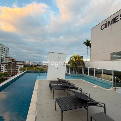 Apartamento com 119m², 3 quartos (sendo 3 suítes), 2 garagens, no bairro Nossa Senhora do Rosário em São José