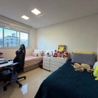 Apartamento com 119m², 3 quartos (sendo 3 suítes), 2 garagens, no bairro Nossa Senhora do Rosário em São José