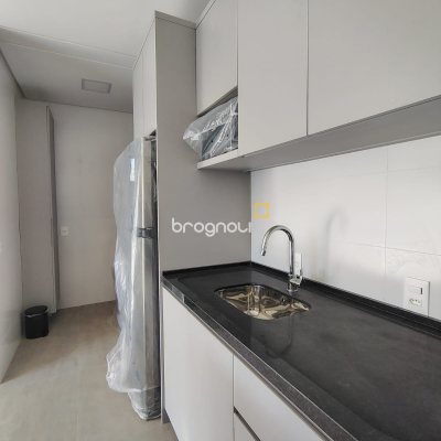 Apartamento com 90m², 2 quartos (sendo 2 suítes), 1 garagem, no bairro Cachoeira do Bom Jesus em Florianópolis