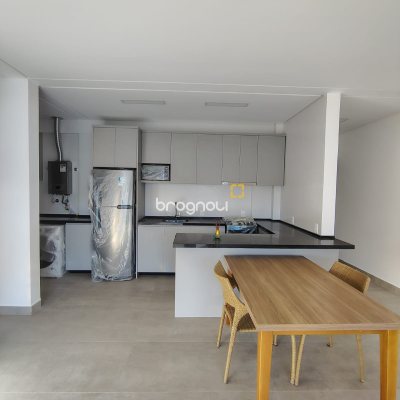 Apartamento com 90m², 2 quartos (sendo 2 suítes), 1 garagem, no bairro Cachoeira do Bom Jesus em Florianópolis
