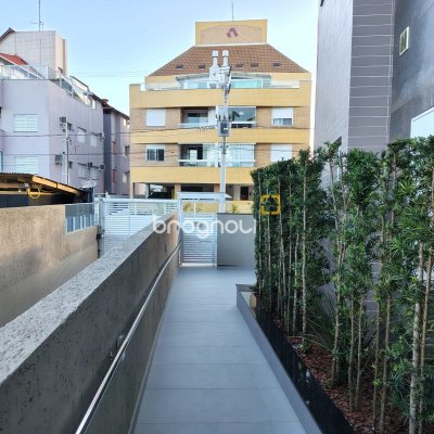 Apartamento com 90m², 2 quartos (sendo 2 suítes), 1 garagem, no bairro Cachoeira do Bom Jesus em Florianópolis