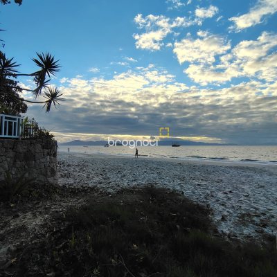 Apartamento com 90m², 2 quartos (sendo 2 suítes), 1 garagem, no bairro Cachoeira do Bom Jesus em Florianópolis