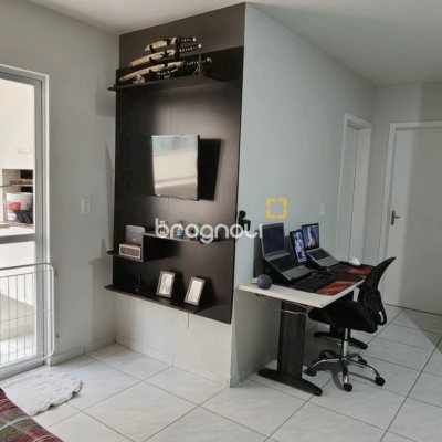 Apartamento com 58m², 2 quartos, 1 garagem, no bairro Balneário em Florianópolis