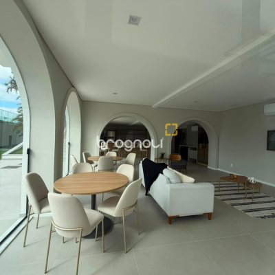 Apartamento com 59m², 2 quartos (sendo 1 suíte), 1 garagem, no bairro Coqueiros em Florianópolis