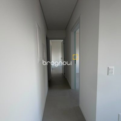 Apartamento com 59m², 2 quartos (sendo 1 suíte), 1 garagem, no bairro Coqueiros em Florianópolis
