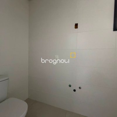 Apartamento com 59m², 2 quartos (sendo 1 suíte), 1 garagem, no bairro Coqueiros em Florianópolis