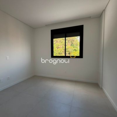 Apartamento com 59m², 2 quartos (sendo 1 suíte), 1 garagem, no bairro Coqueiros em Florianópolis