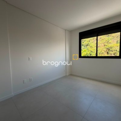 Apartamento com 59m², 2 quartos (sendo 1 suíte), 1 garagem, no bairro Coqueiros em Florianópolis