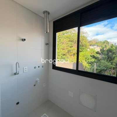 Apartamento com 59m², 2 quartos (sendo 1 suíte), 1 garagem, no bairro Coqueiros em Florianópolis
