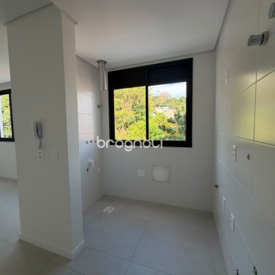 Apartamento com 59m², 2 quartos (sendo 1 suíte), 1 garagem, no bairro Coqueiros em Florianópolis