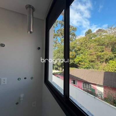 Apartamento com 59m², 2 quartos (sendo 1 suíte), 1 garagem, no bairro Coqueiros em Florianópolis