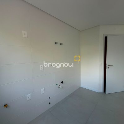 Apartamento com 59m², 2 quartos (sendo 1 suíte), 1 garagem, no bairro Coqueiros em Florianópolis