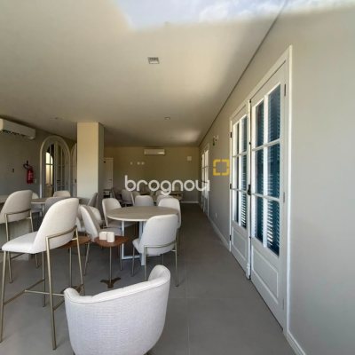 Apartamento com 59m², 2 quartos (sendo 1 suíte), 1 garagem, no bairro Coqueiros em Florianópolis