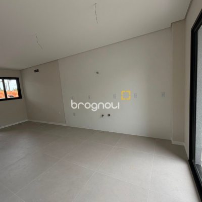 Casa com 105m², 2 quartos (sendo 2 suítes), 2 garagens, no bairro Canasvieiras em Florianópolis
