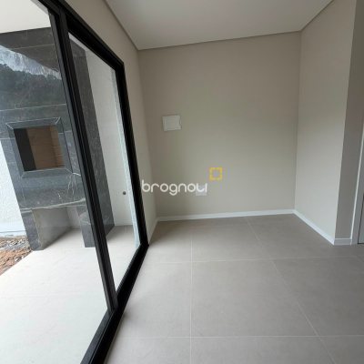 Casa com 105m², 2 quartos (sendo 2 suítes), 2 garagens, no bairro Canasvieiras em Florianópolis