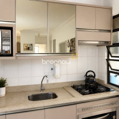 Apartamento com 71m², 2 quartos (sendo 1 suíte), 1 garagem, no bairro Cachoeira do Bom Jesus em Florianópolis