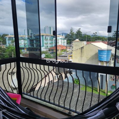 Apartamento com 71m², 2 quartos (sendo 1 suíte), 1 garagem, no bairro Cachoeira do Bom Jesus em Florianópolis