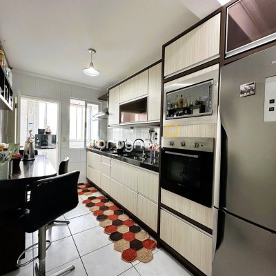 Apartamento com 108m², 3 quartos (sendo 1 suíte), 1 garagem, no bairro Kobrasol em São José