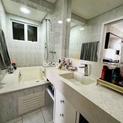 Apartamento com 108m², 3 quartos (sendo 1 suíte), 1 garagem, no bairro Kobrasol em São José