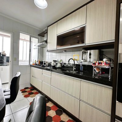 Apartamento com 108m², 3 quartos (sendo 1 suíte), 1 garagem, no bairro Kobrasol em São José