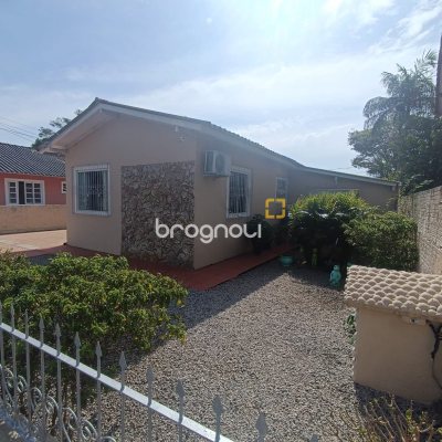 Casa com 141m², 4 quartos, 6 garagens, no bairro Tapera da Base em Florianópolis