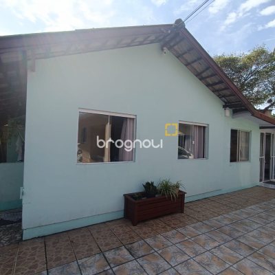 Casa com 141m², 4 quartos, 6 garagens, no bairro Tapera da Base em Florianópolis