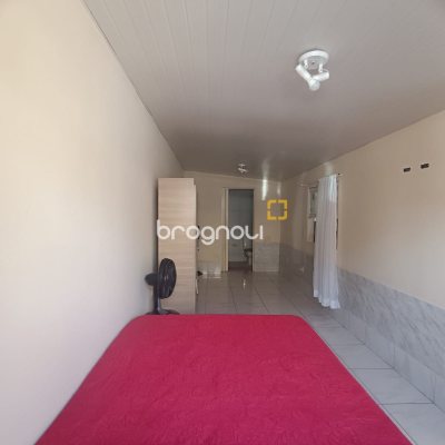 Casa com 141m², 4 quartos, 6 garagens, no bairro Tapera da Base em Florianópolis