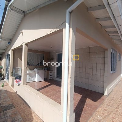 Casa com 141m², 4 quartos, 6 garagens, no bairro Tapera da Base em Florianópolis