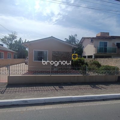 Casa com 141m², 4 quartos, 6 garagens, no bairro Tapera da Base em Florianópolis