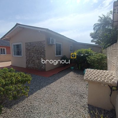 Casa com 141m², 4 quartos, 6 garagens, no bairro Tapera da Base em Florianópolis