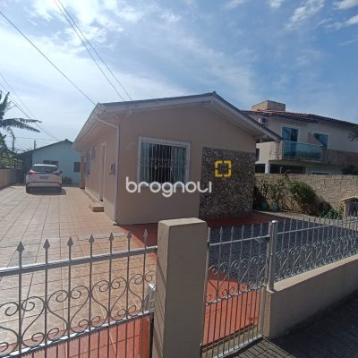 Casa com 141m², 4 quartos, 6 garagens, no bairro Tapera da Base em Florianópolis