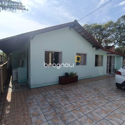 Casa com 141m², 4 quartos, 6 garagens, no bairro Tapera da Base em Florianópolis