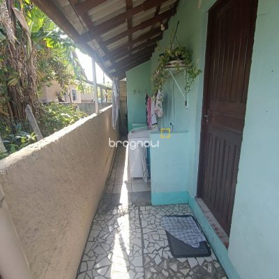 Casa com 141m², 4 quartos, 6 garagens, no bairro Tapera da Base em Florianópolis