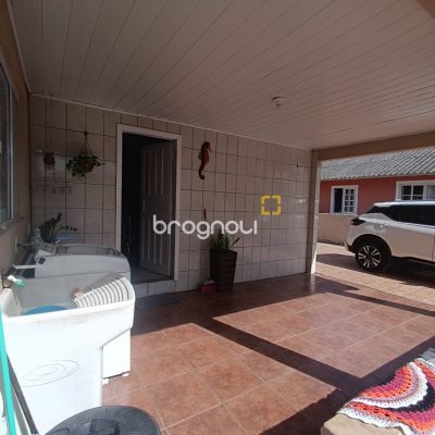 Casa com 141m², 4 quartos, 6 garagens, no bairro Tapera da Base em Florianópolis