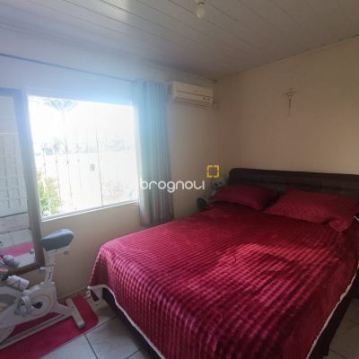 Casa com 141m², 4 quartos, 6 garagens, no bairro Tapera da Base em Florianópolis