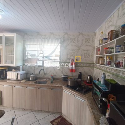 Casa com 141m², 4 quartos, 6 garagens, no bairro Tapera da Base em Florianópolis