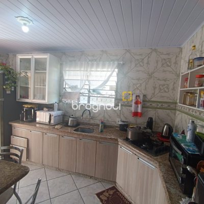 Casa com 141m², 4 quartos, 6 garagens, no bairro Tapera da Base em Florianópolis