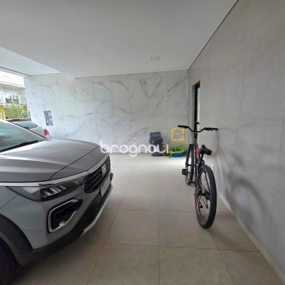 Casa de Condomínio com 184m², 3 quartos (sendo 2 suítes), 2 garagens, no bairro Beira Rio em Biguaçu