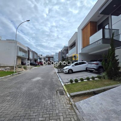 Casa de Condomínio com 184m², 3 quartos (sendo 2 suítes), 2 garagens, no bairro Beira Rio em Biguaçu