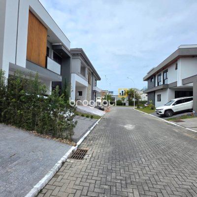 Casa de Condomínio com 184m², 3 quartos (sendo 2 suítes), 2 garagens, no bairro Beira Rio em Biguaçu