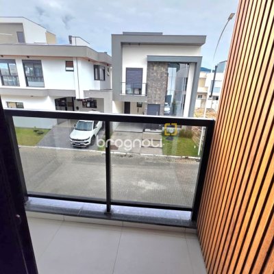 Casa de Condomínio com 184m², 3 quartos (sendo 2 suítes), 2 garagens, no bairro Beira Rio em Biguaçu
