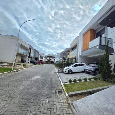 Casa de Condomínio com 184m², 3 quartos (sendo 2 suítes), 2 garagens, no bairro Beira Rio em Biguaçu