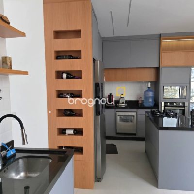 Casa de Condomínio com 184m², 3 quartos (sendo 2 suítes), 2 garagens, no bairro Beira Rio em Biguaçu