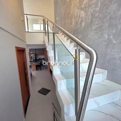 Casa de Condomínio com 184m², 3 quartos (sendo 2 suítes), 2 garagens, no bairro Beira Rio em Biguaçu