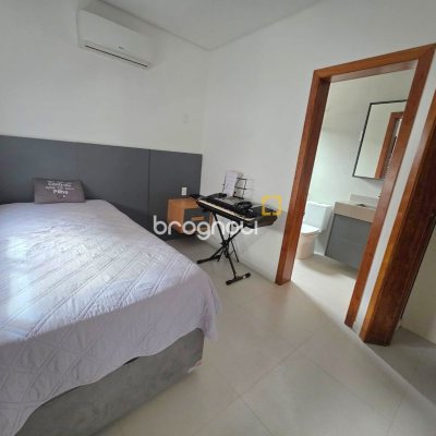 Casa de Condomínio com 184m², 3 quartos (sendo 2 suítes), 2 garagens, no bairro Beira Rio em Biguaçu