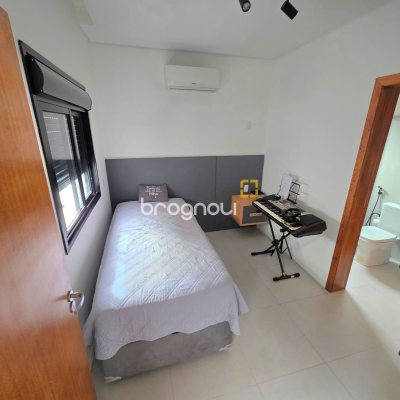 Casa de Condomínio com 184m², 3 quartos (sendo 2 suítes), 2 garagens, no bairro Beira Rio em Biguaçu