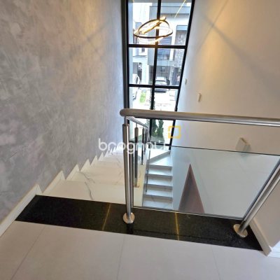 Casa de Condomínio com 184m², 3 quartos (sendo 2 suítes), 2 garagens, no bairro Beira Rio em Biguaçu