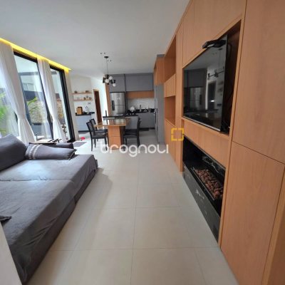 Casa de Condomínio com 184m², 3 quartos (sendo 2 suítes), 2 garagens, no bairro Beira Rio em Biguaçu