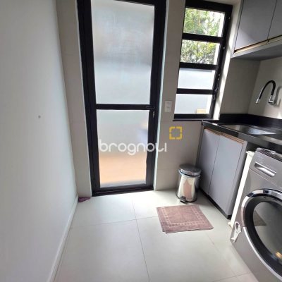 Casa de Condomínio com 184m², 3 quartos (sendo 2 suítes), 2 garagens, no bairro Beira Rio em Biguaçu